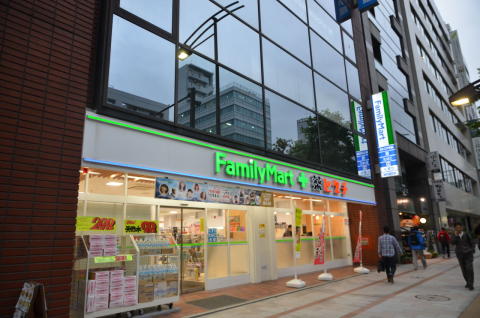 ファミリーマート+薬ヒグチ　淡路町店写真