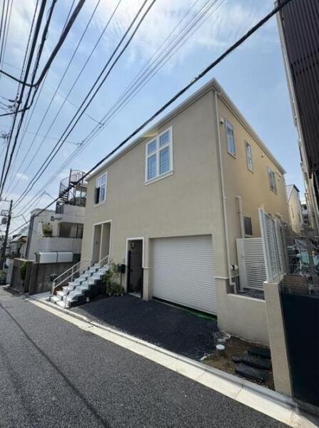 AVON HOUSE KOHINATA